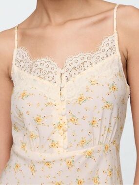 NWT - Sold out, Gap, Crepe Lace-Trim
Sweetheart Maxi Dress!